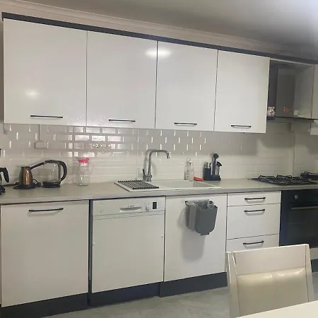 Dentist Bulent Kenir Apartamento *